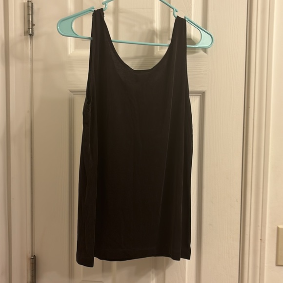 Chicos Travelers black silky tank size 2 women’s EUC - Picture 3 of 3